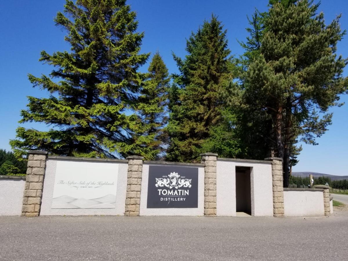 Glenan Lodge Self Catering Tomatin Екстериор снимка