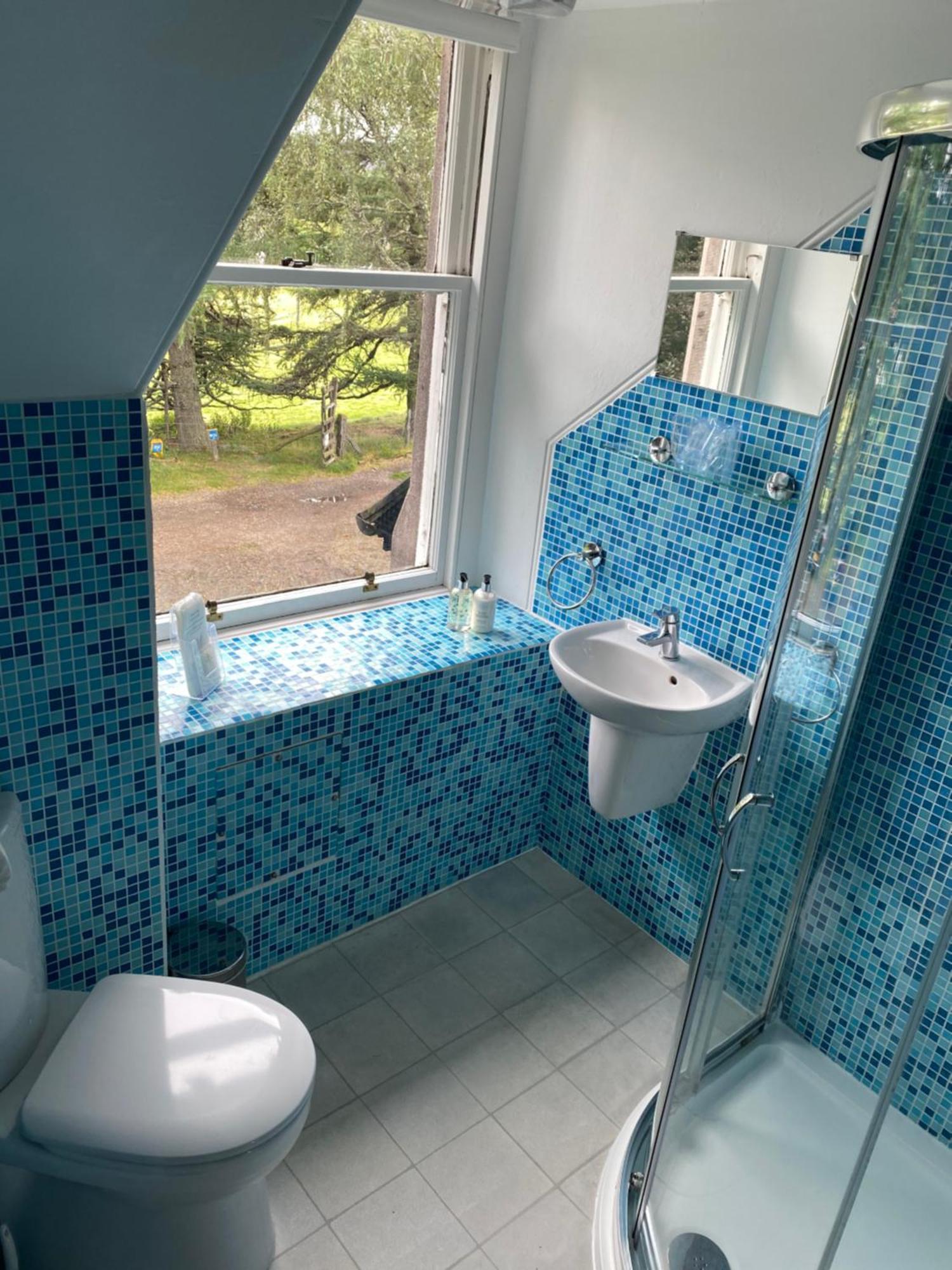 Glenan Lodge Self Catering Tomatin Екстериор снимка
